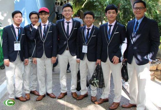 ທ່ານປະທານປະເທດ ເຈືອງເຕີນຊາງ ຍ້ອງຍໍ ຄະນະນັກຮຽນຫວຽດນາມ ເຂົ້າຮ່ວມການສອບເສັງ Olympic ເລກຄະນິດ